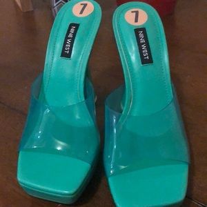 Green Nine West heels size 7